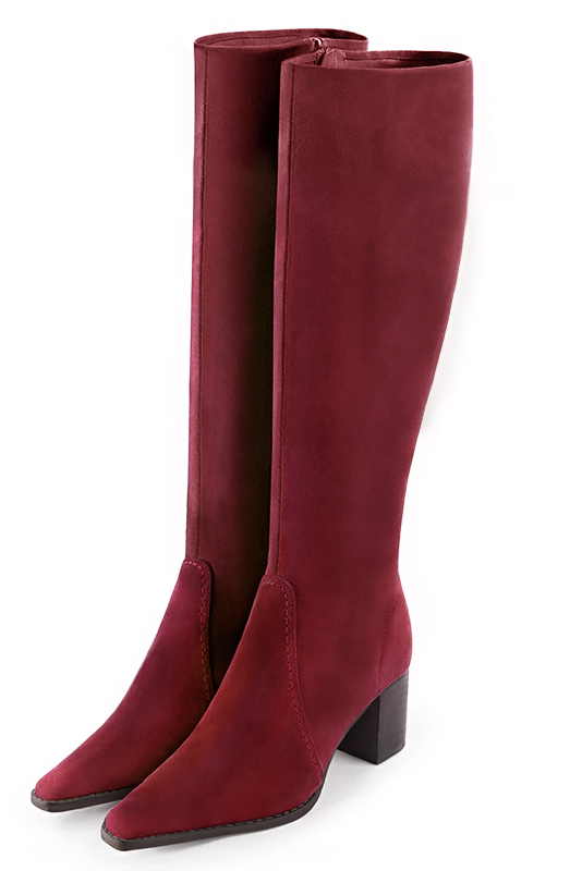 Bottes femme feminines sur mesures rouge bordeaux Mollets fins ou larges Bout effile. Talon mi haut bottier. Personnalisation. Modele Stan Versailles